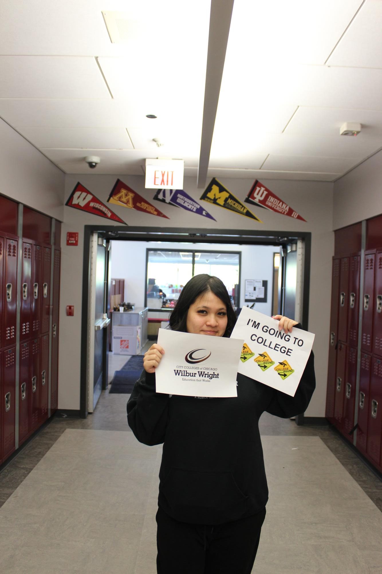 Seniors Celebrate Decision Day in College Seminar!